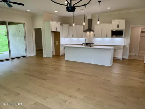 Knoxville, TN 37932,1109 Chardonnay LN