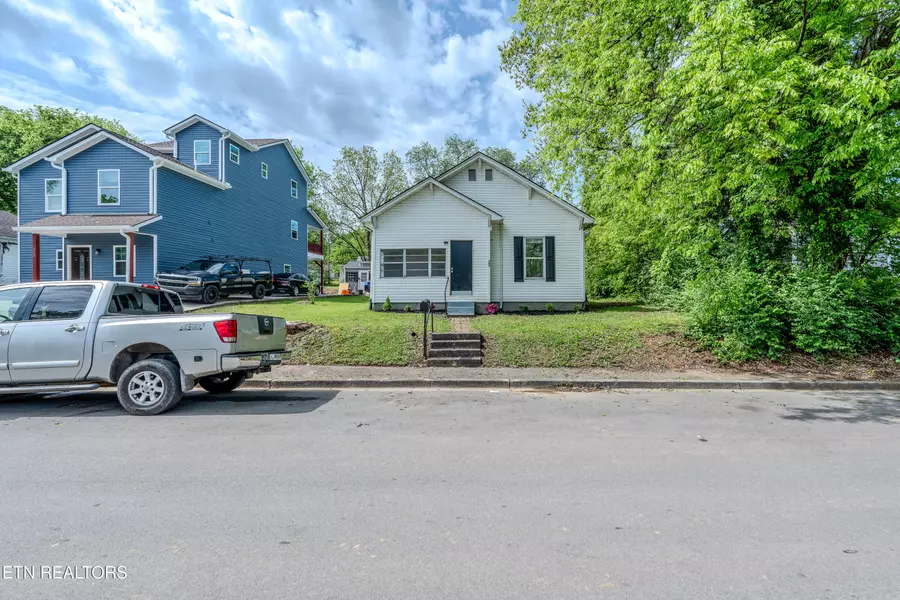 305 Mcginley St, Maryville, TN 37804