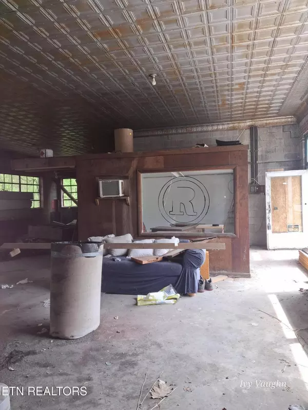 Rocky Top, TN 37769,908 Main St