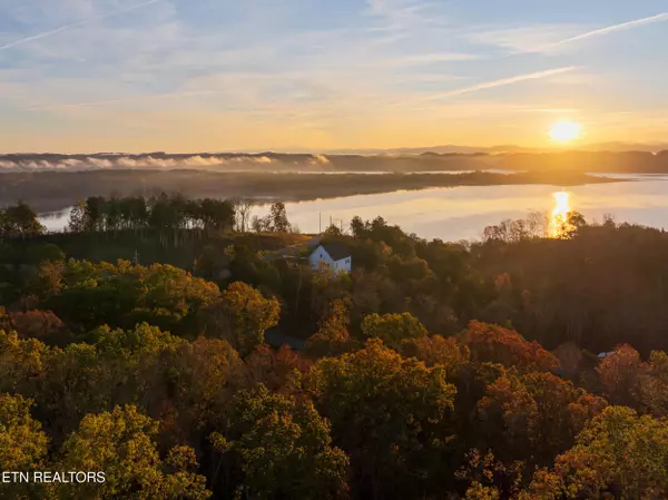 1410 Clear Pt Tr, Dandridge, TN 37725