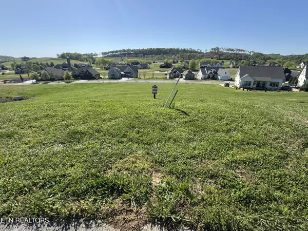 Loudon, TN 37774,568 Hawks Bend