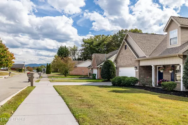 Maryville, TN 37804,702 Kiefer LN