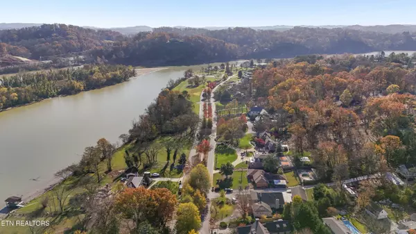 Knoxville, TN 37919,1233 Cherokee Blvd