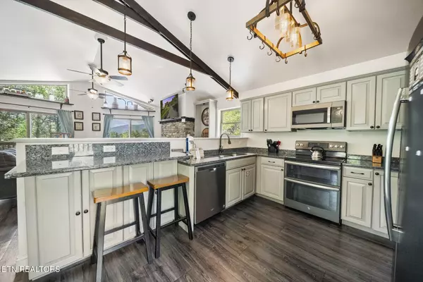 Gatlinburg, TN 37738,628 Woodland DR