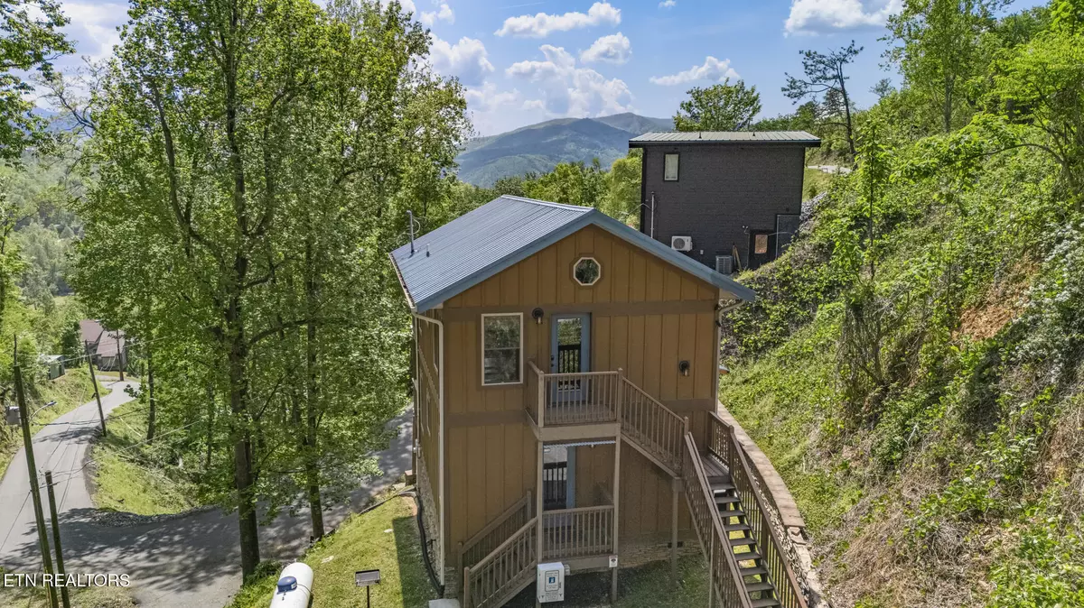 Gatlinburg, TN 37738,628 Woodland DR
