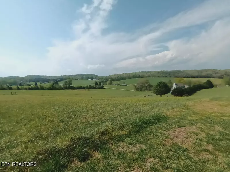 110 Jonathan DR, Madisonville, TN 37354
