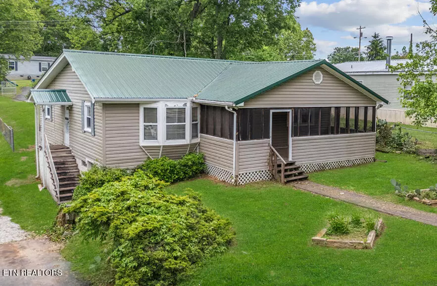 709 A St, Lenoir City, TN 37771