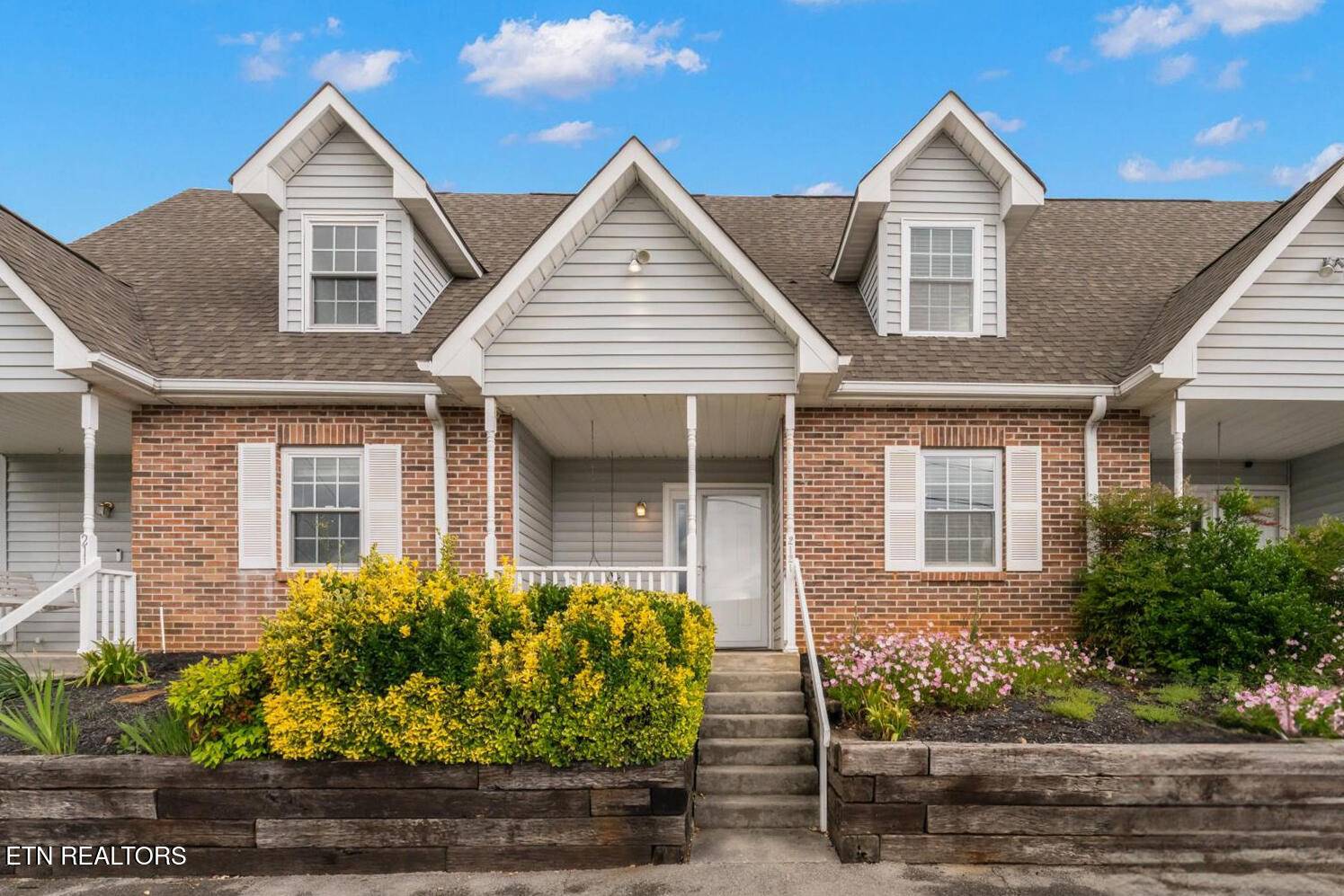 2121 Silverbrook DR, Knoxville, TN 37923