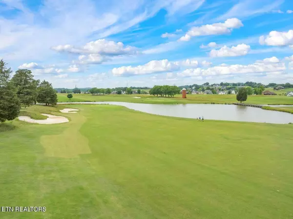 Loudon, TN 37774,717 Black Bear CIR