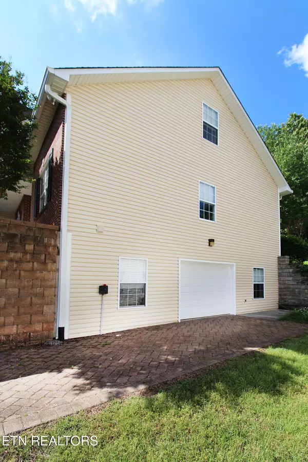 Knoxville, TN 37922,13177 Clear Ridge Rd