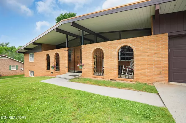 8000 Berkshire Blvd, Powell, TN 37849