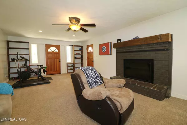 Oneida, TN 37841,152 Burnett LN