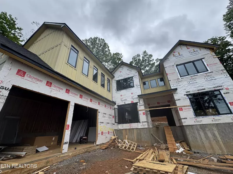 1135 Oak Chase Blvd, Lenoir City, TN 37772