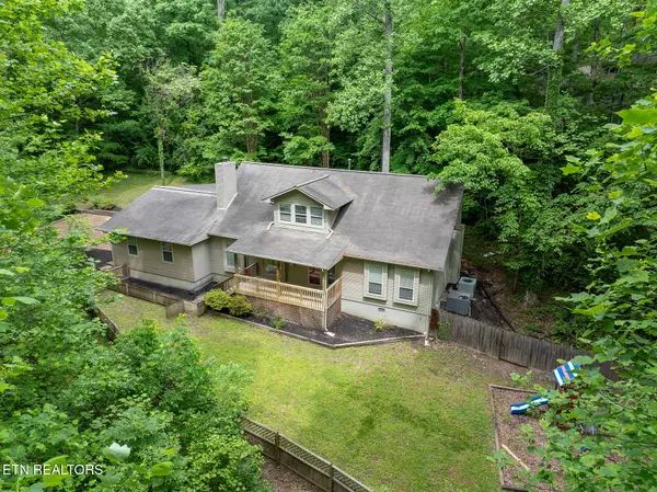 147 California Ave, Oak Ridge, TN 37830