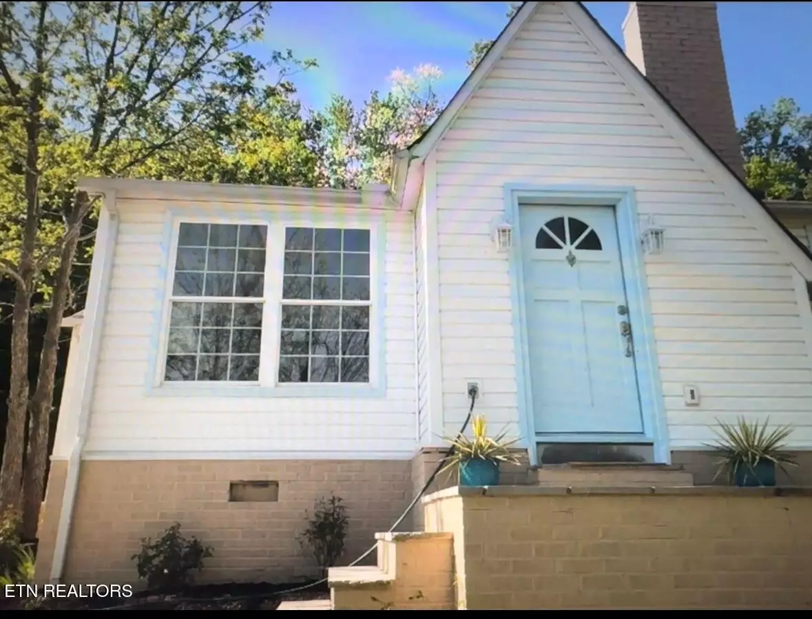 Sevierville, TN 37862,739 Main St