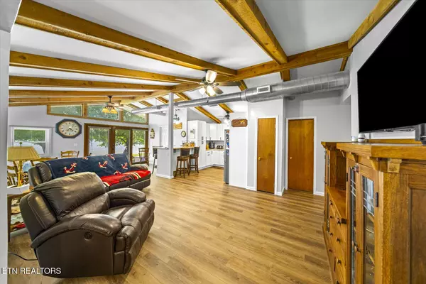Dandridge, TN 37725,1648 Canal LN