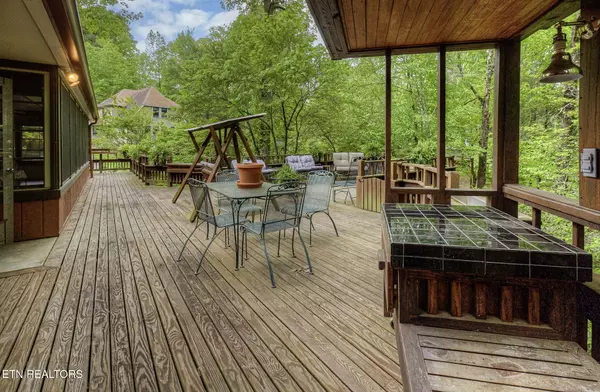 Gatlinburg, TN 37738,315 Robin LN