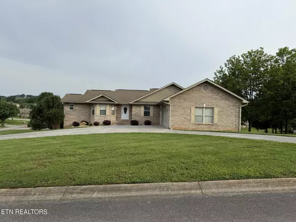 734 Southview CIR, Kodak, TN 37764