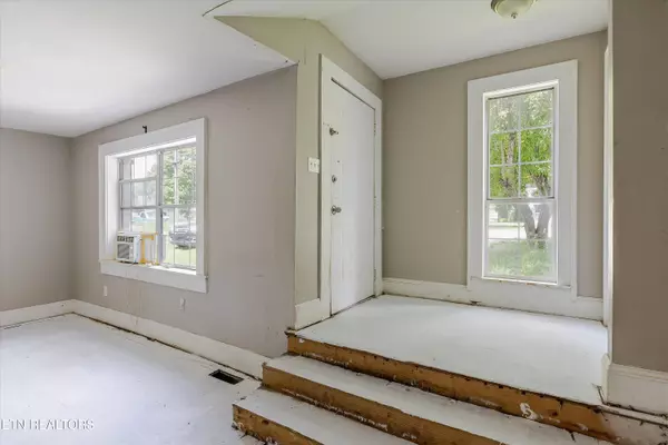 Knoxville, TN 37915,2400 Wilson Ave