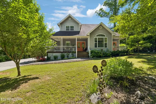221 Stony Rock LN, Jacksboro, TN 37757