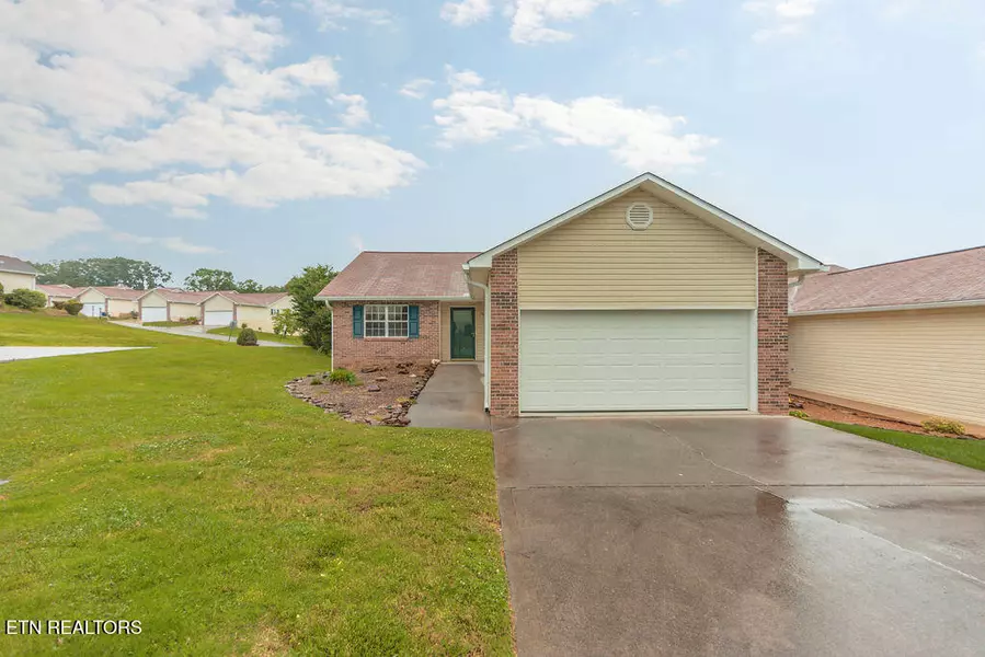 132 Executive Meadows DR, Lenoir City, TN 37771