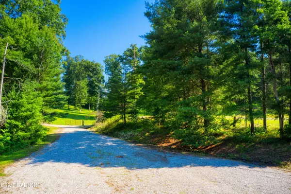 25 Lucky LN, Jamestown, TN 38556