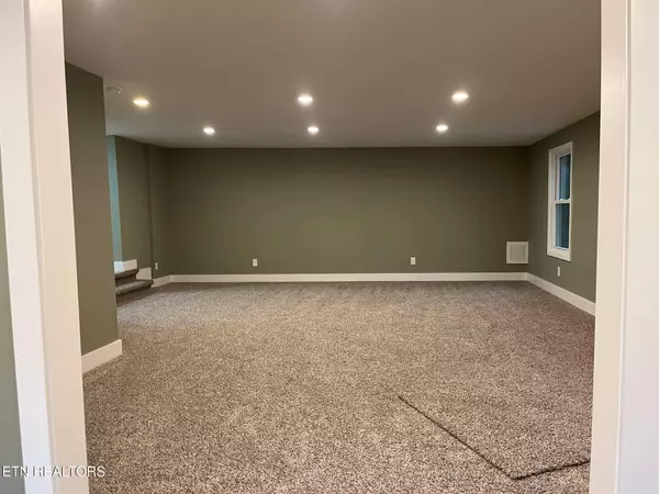 Rocky Top, TN 37769,213 Whitaker Hollow Rd