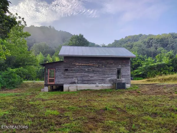 Tellico Plains, TN 37385,1935 fairview Rd