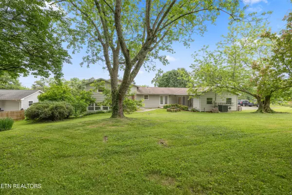 Knoxville, TN 37919,7613 Luscombe DR