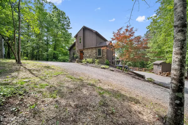 Walland, TN 37886,1907 Oakwood Rd