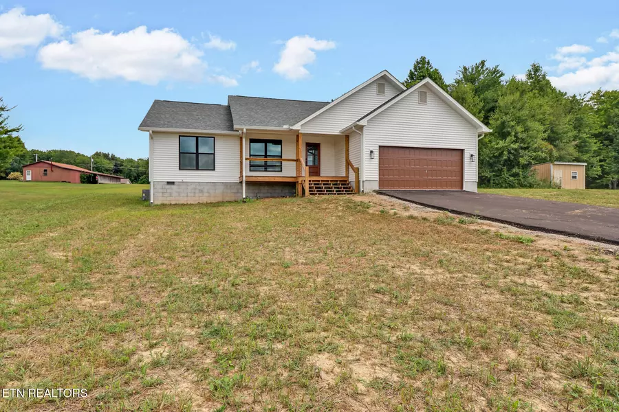 121 Willow Lake DR, Jamestown, TN 38556