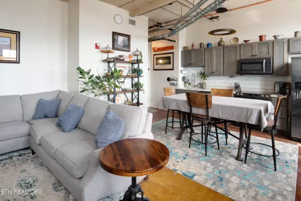 Knoxville, TN 37902,116 Gay St #306