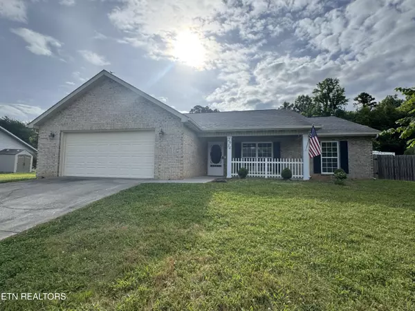 2934 Country Meadows LN, Maryville, TN 37803