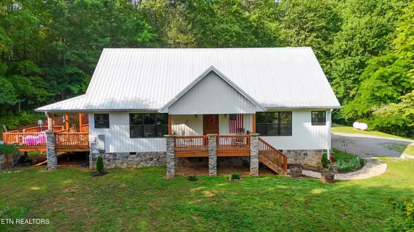 6131 Happy Valley LOOP, Tallassee, TN 37878