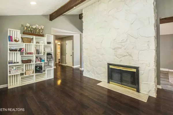 Knoxville, TN 37923,8908 Grantop DR