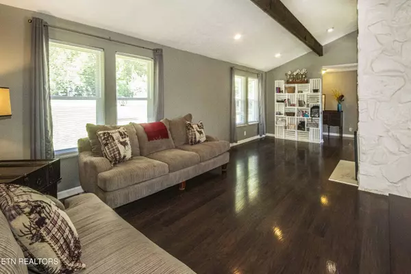 Knoxville, TN 37923,8908 Grantop DR