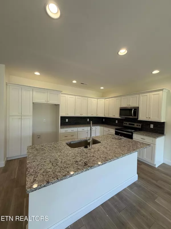 Powell, TN 37849,7356 Whispering Creek LN