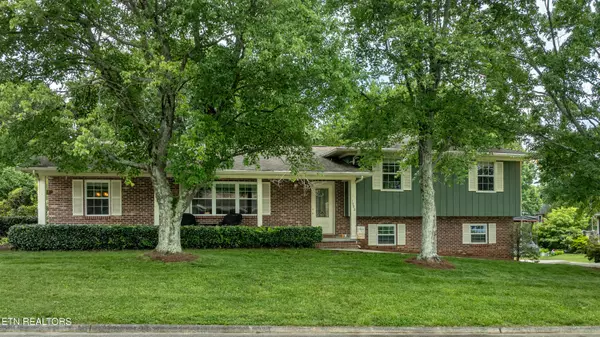 1502 Woodbury CT, Maryville, TN 37803