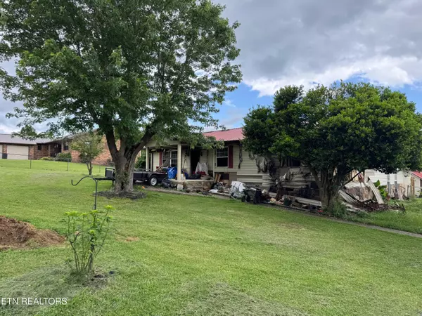 Jacksboro, TN 37757,246 Sharp Acres