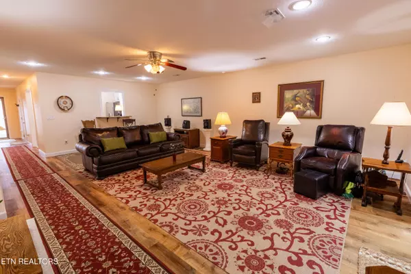 Lenoir City, TN 37771,137 Pinewood DR
