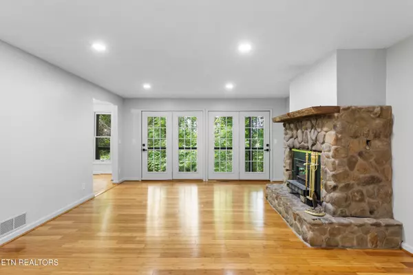 Walland, TN 37886,120 Kingdom LN