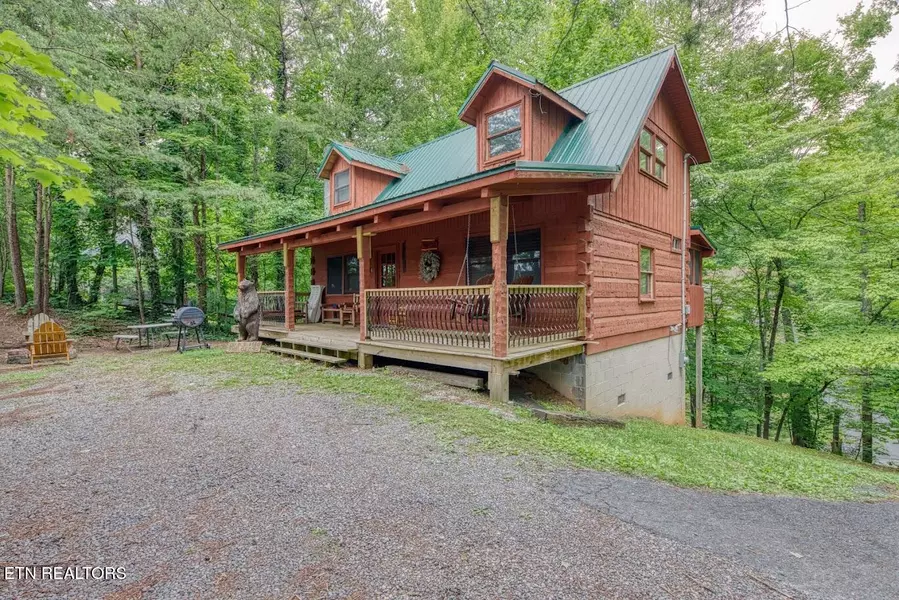 1136 Foothills DR, Gatlinburg, TN 37738