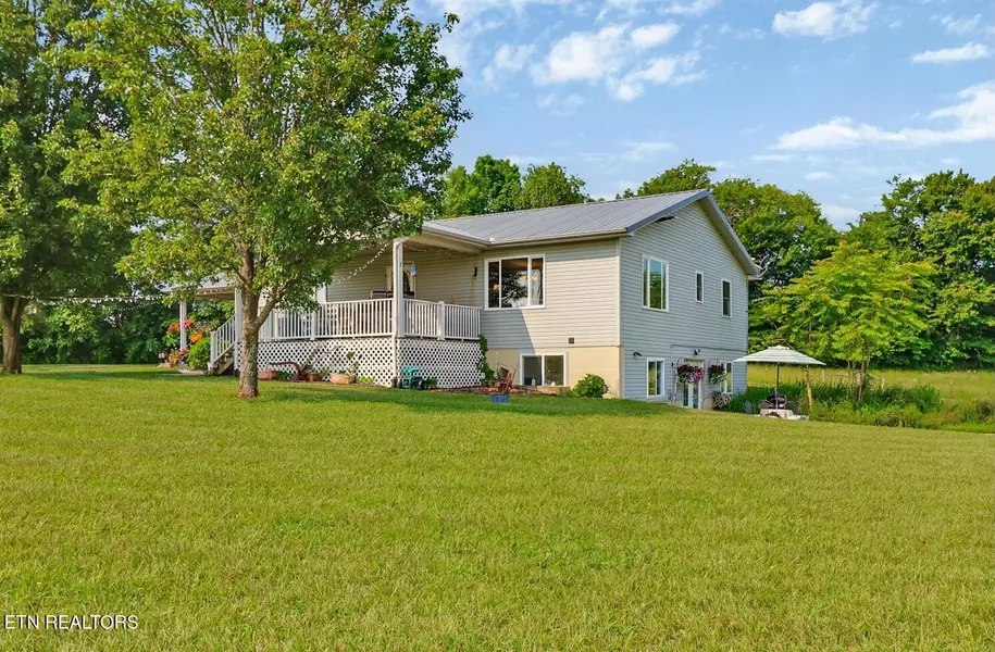 4250 Standing Rock Rd, Jamestown, TN 38556