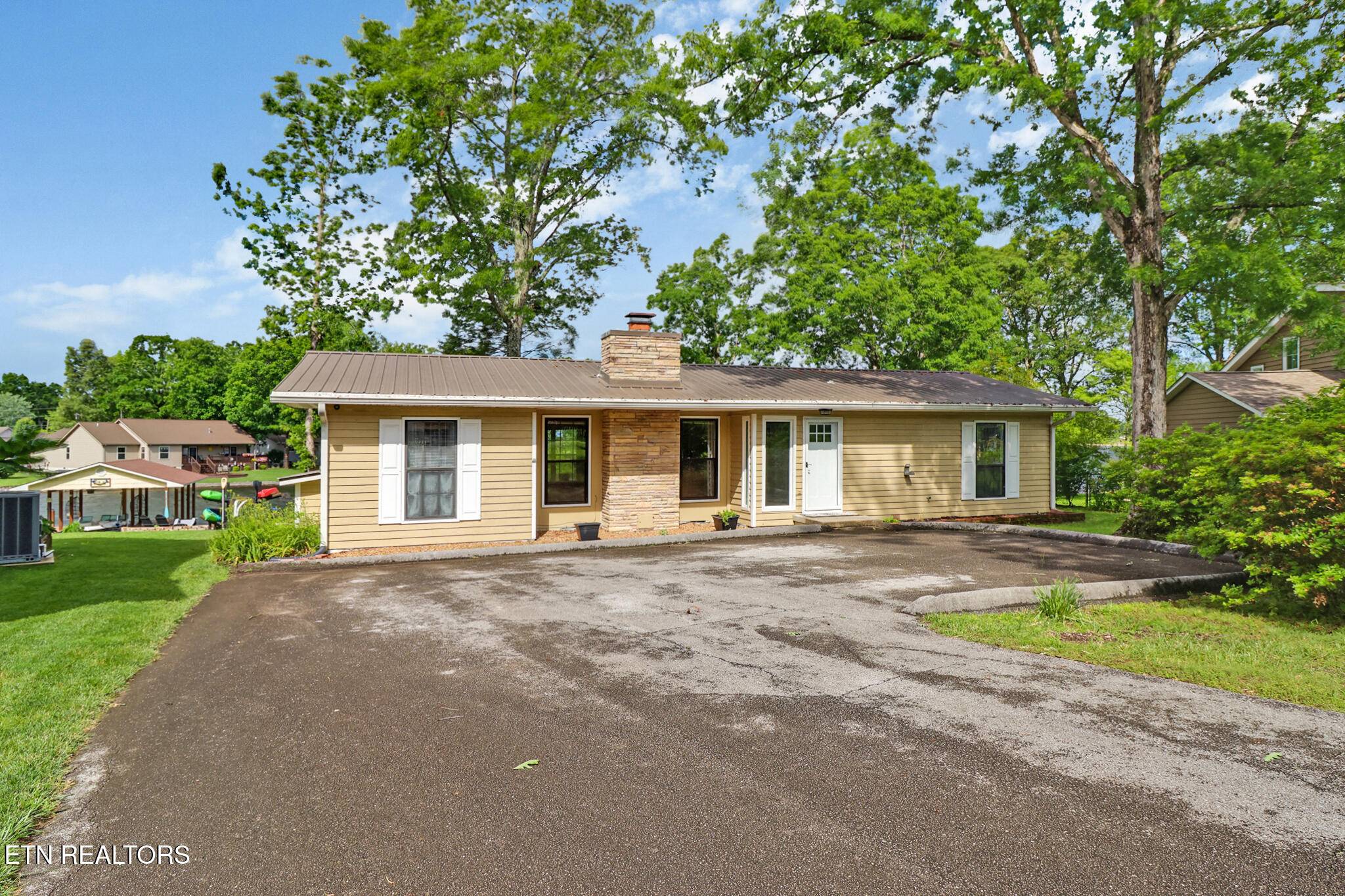 9545 Cherokee Tr, Crossville, TN 38572
