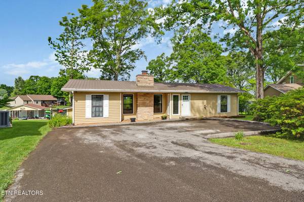 9545 Cherokee Tr, Crossville, TN 38572