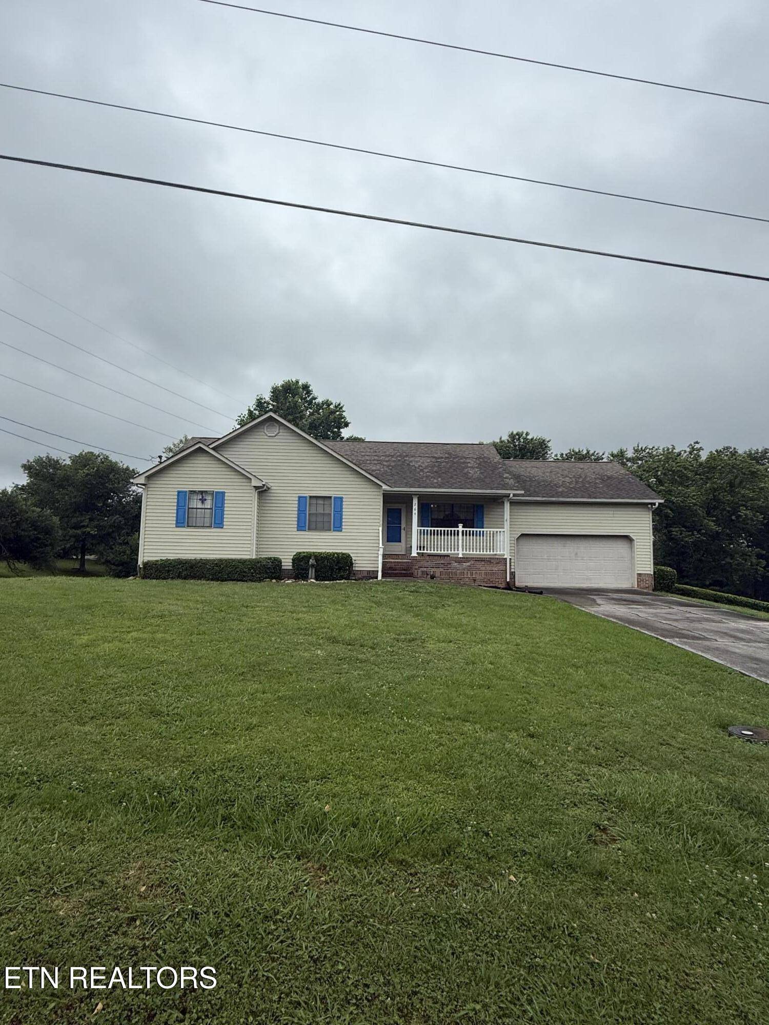 264 Roundup LN, Lenoir City, TN 37772