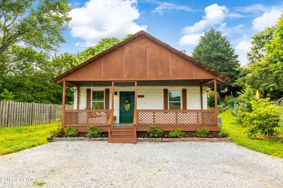 6944 Berry LN, Knoxville, TN 37914