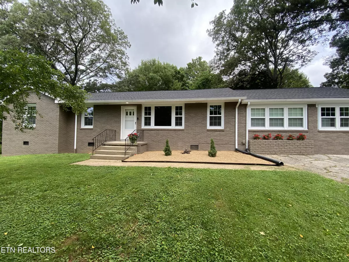 Knoxville, TN 37912,421 Oakcrest Rd