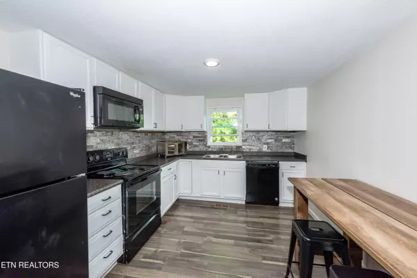 Greenback, TN 37742,460 Lee Shirley Rd