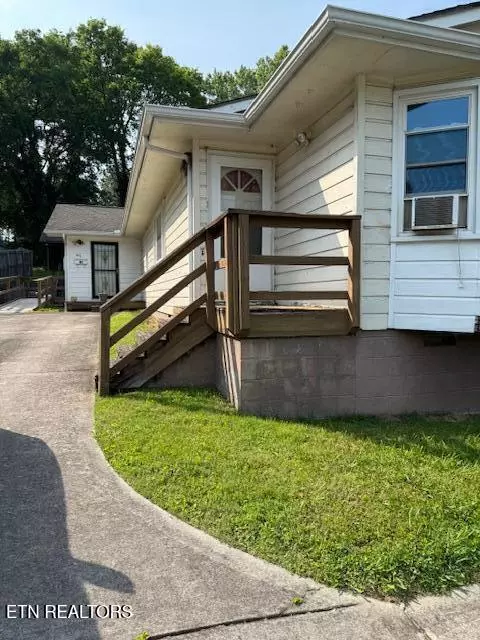 805 Sewanee St, Harriman, TN 37748